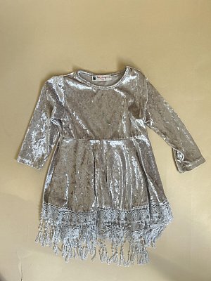 Dress 4G - Size 3-4 does have a small stain on the front but will edit out